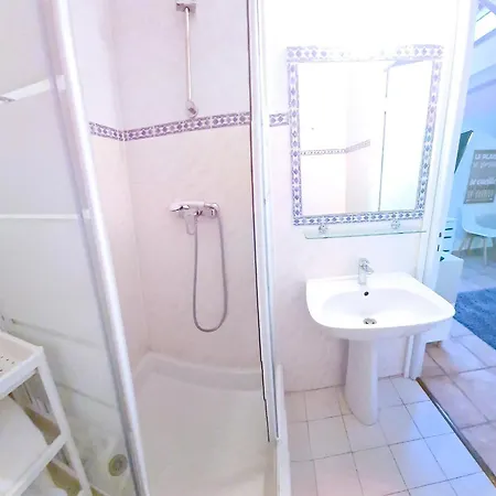 : Studio Idéalement Placé En Centre Ville Nizza
