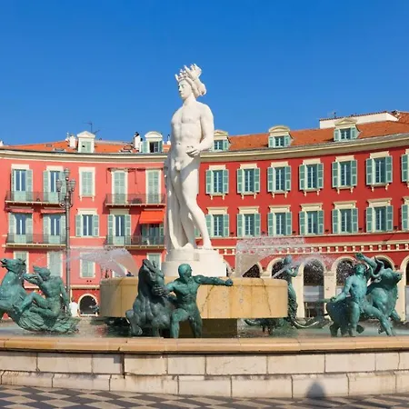 : Studio Idealement Place En Centre Ville Nice